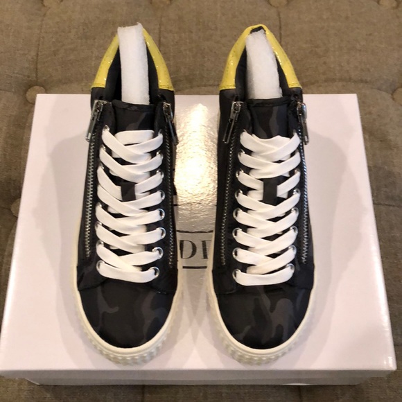 Steve Madden Grey Camo High Top Sneaker. NEW - Picture 4 of 6